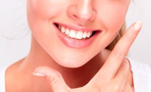 أكتشف معنا سر الأسنان التجميلية وما هي أشهر أنواع تجميل الأسنان؟