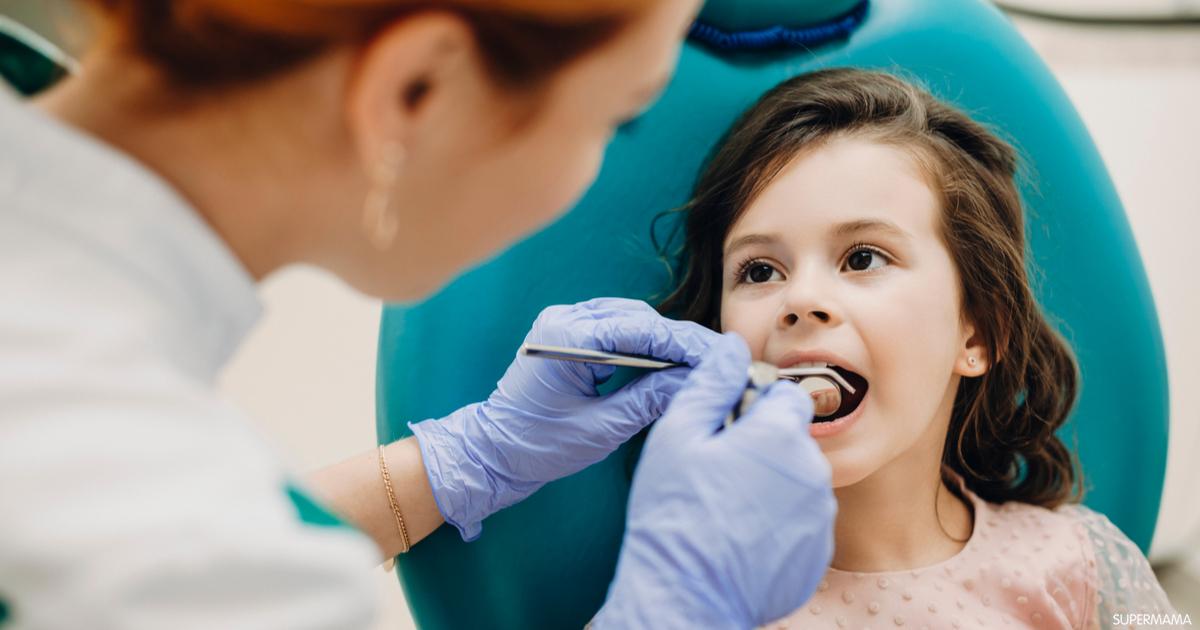 هل يمكن لطبيب الأسنان أن يصلح أسنان الطفل المكسورة؟