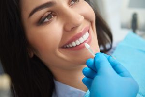 تركيب عدسات الاسنان بدون برد وبكم سعر العدسات اللاصقة للاسنان؟