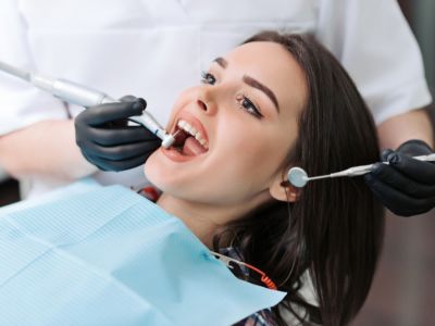 أسباب حساسية الأسنان بعد تركيب الفينير