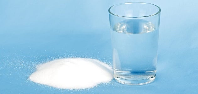 Treating gum inflammation with salt water