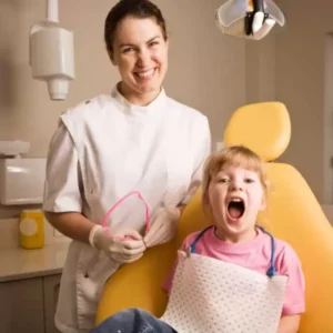 من اشطر دكتور اسنان اطفال في مصر؟ ومتى يحتاج الطفل لزيارته؟
