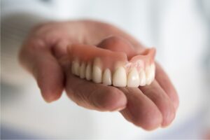 كيفية تركيب اسنان مؤقته وما تكلفتها في مصر؟