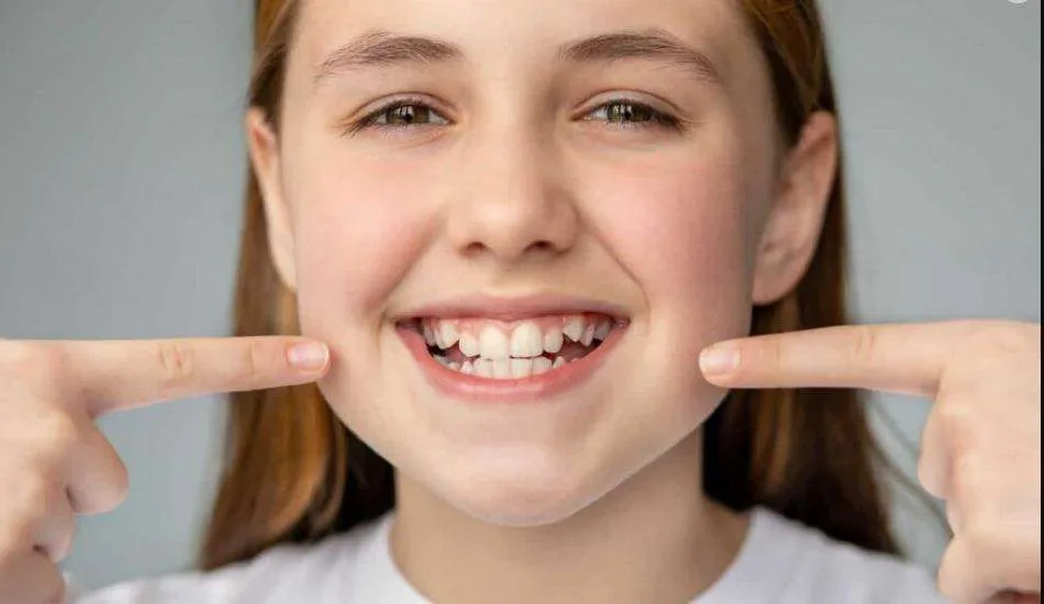عيوب علاج فراغات الأسنان بدون تقويم
