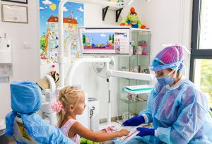 مواصفات عيادة اسنان وقائية للاطفال وكيفية معرفة طبيب الأسنان الجيد