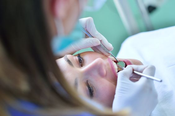 أهمية حشو الأسنان الأمامية الأشخاص