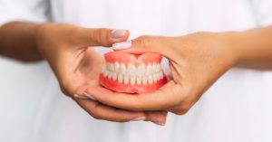 كم سعر تركيب الاسنان المتحركه والفرق بينها وبين الثابتة!