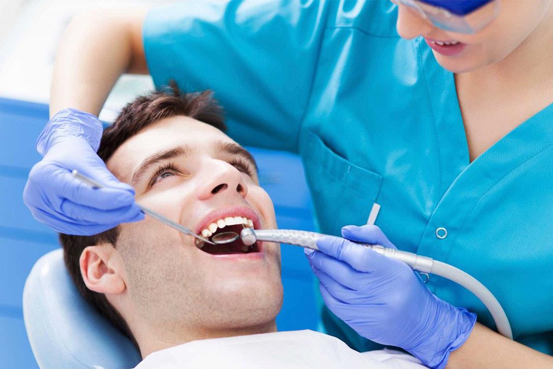 كم مدة بقاء زراعة الاسنان؟