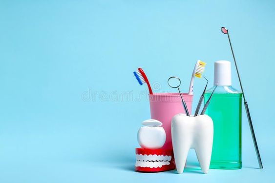 كيفية تنظيف الأسنان مع التقويم
