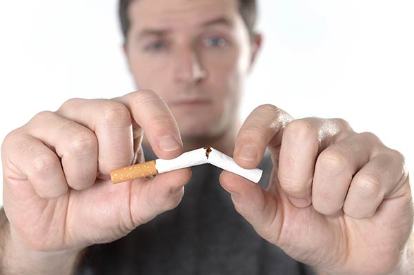 متى يسمح بالتدخين بعد عملية زراعة الاسنان؟
