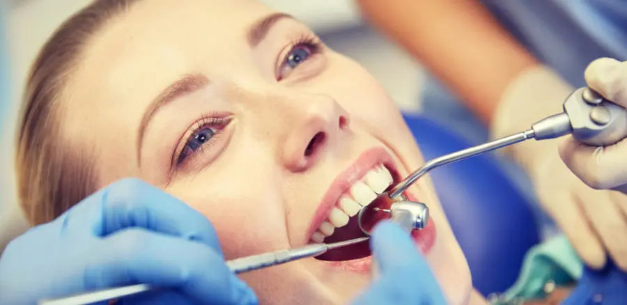 مميزات تصحيح الأسنان بدون تقويم