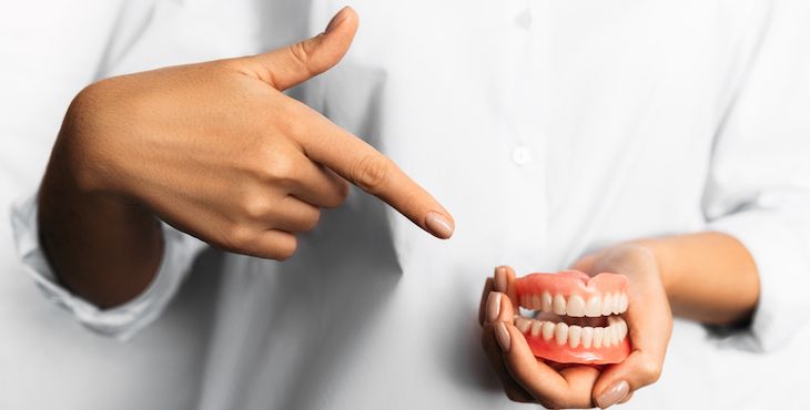 نصائح للاهتمام لتركيبات الاسنان