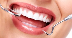اكتشف أبرز انواع تركيبات الاسنان واسعارها وما هي الأضرار التي من الممكن أن تنتج عنها؟
