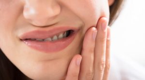 الم الاسنان بعد التركيب وكيف يمكن أن أختار نوع التركيبة المناسبة لأسناني؟